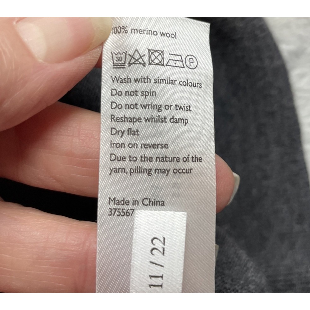 John Lewis Mens 100% Merino Wool Sweater Size XL Charcoal V-Neck Office Classic - Picture 5 of 7
